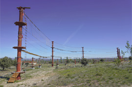 tirolina y puente tibetano del Aula de Naturaleza Emilio Hurtado